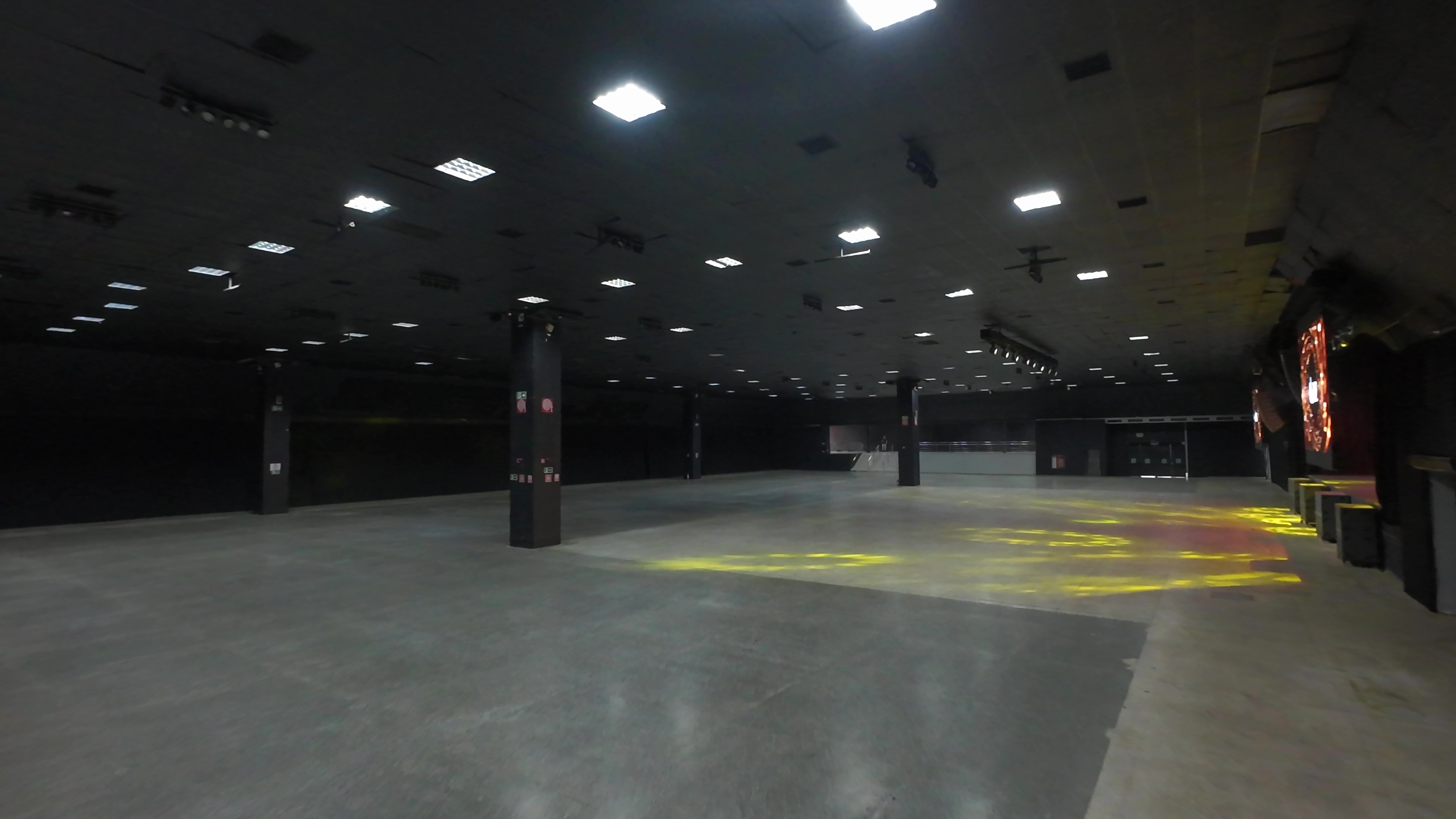 Salão Ipê Amarelo preparado para evento em Goiânia